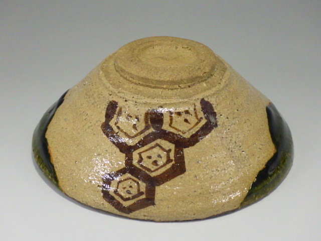 茶道具　桃山時代　瀬戸六作新兵衛造　黒織部　茶碗　銘霜松　極め箱　V　R8818 松本鐵山（瀬戸焼織部抹茶茶碗）
