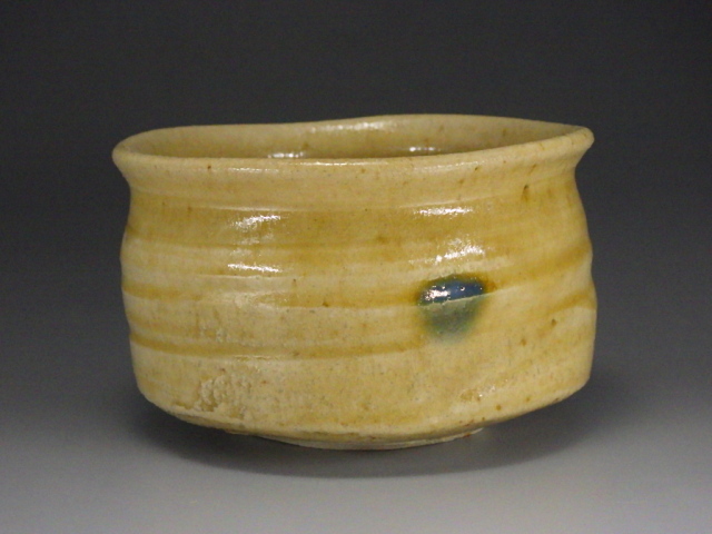 故加藤しょう（蝶文黄瀬戸抹茶茶碗）