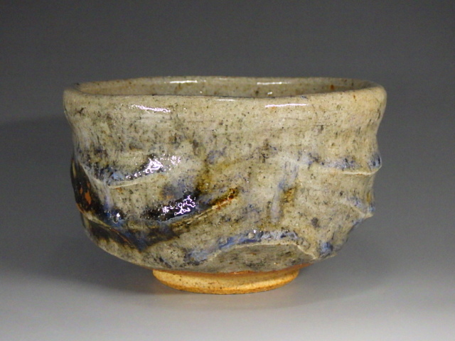 友澤波六（砥部焼鼠志野抹茶茶碗）