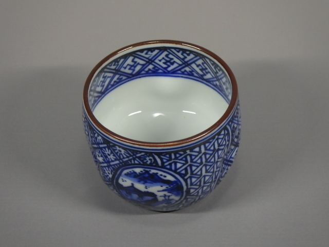 京都清水焼　万歴草魚文ぐい呑　平安春晃作　未使用品 京都清水焼 万歴草魚文ぐい呑 平安春晃作 未使用品