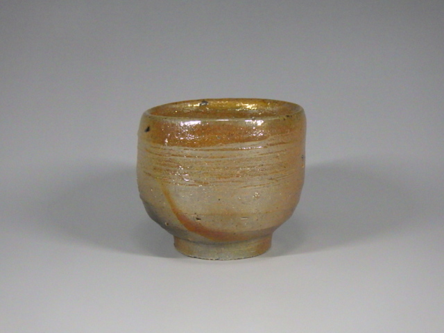 日幡寿（備前金彩ぐい飲み）