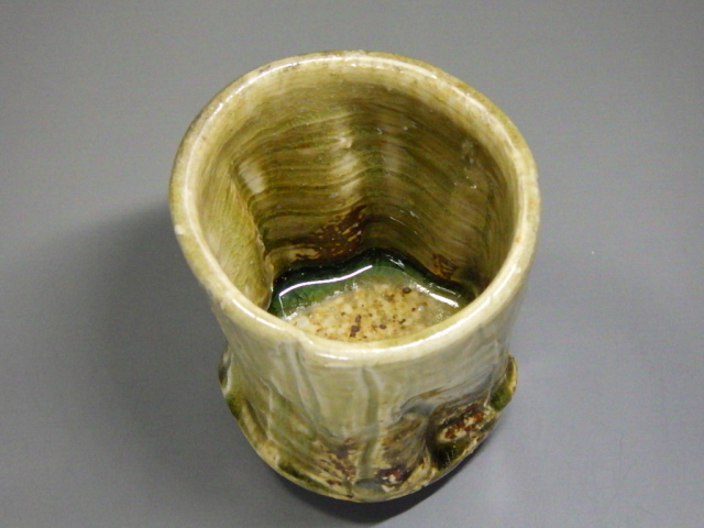 新歓 嗣（伊賀自然灰釉湯飲み）