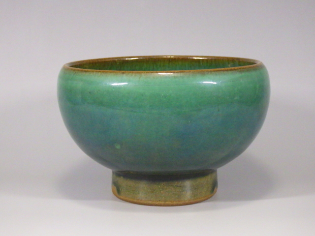 白勢栄悦（小樽焼緑玉織部抹茶茶碗）