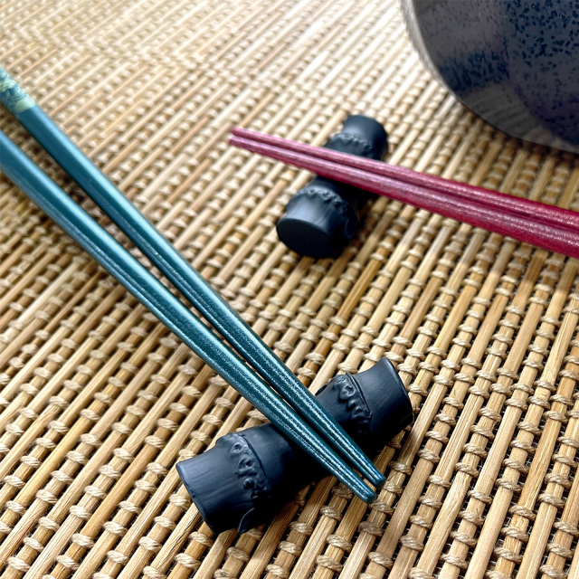 鉄製の竹の箸置き「竹だ鉄や」