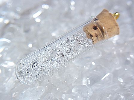 ハーキマーダイヤモンド ☆煌きが美しい高品質ペンダントトップ （チェーン付き！）