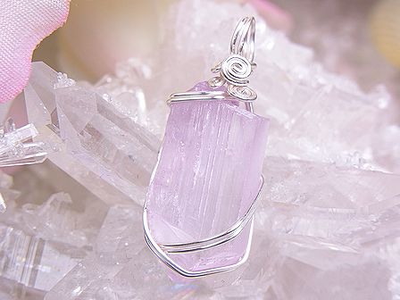 クンツァイト 原石 ペンダント ☆ （１点もの）