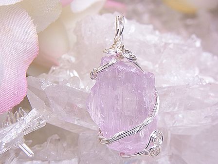 クンツァイト 原石 ペンダント ☆ （１点もの）