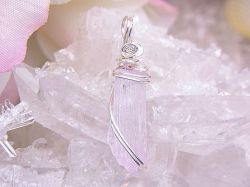 クンツァイト 原石 プチペンダント ☆ （１点もの）