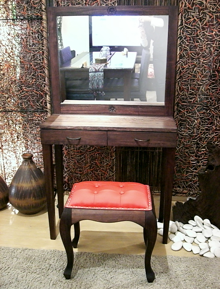 お出かけの準備もいつもより楽しくなること間違いなしのおしゃれなドレッサー！！【LNT-063W】《送料無料》