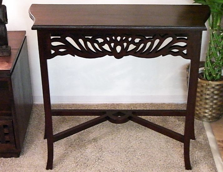 曲線の効いた彫刻が上品で美しいデスク 奥行き26cm あきらめてた狭い場所にお気に入りが飾れちゃう【N-089BR】《送料無料》