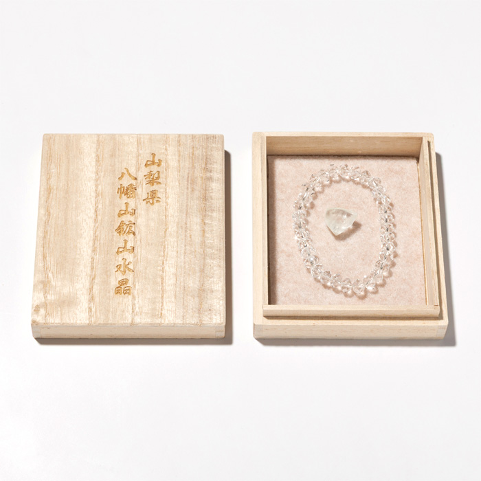 ブレスレット 白水晶 6A 8mm 32玉 連摺りカット （一級宝石研磨士 佐野敏幸氏作） （八幡山鉱山産）（純国産） 原石付 No.12 《ギャランティーカード付》