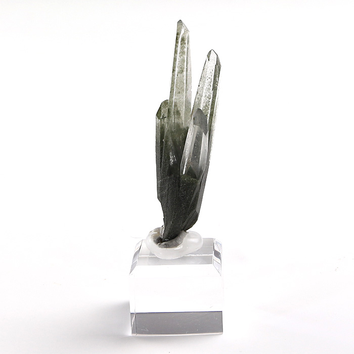 【15%off】水晶 単結晶 （ヒマラヤ ガネッシュヒマール産） アクリル製台付 No.84
