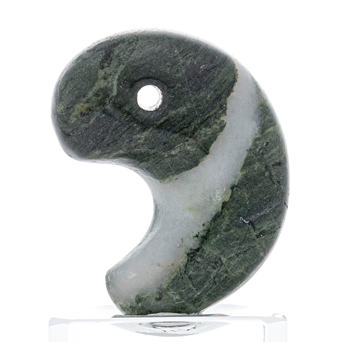 勾玉 神居古潭（カムイコタン） （北海道産） 限定品 No.18 《説明書付》