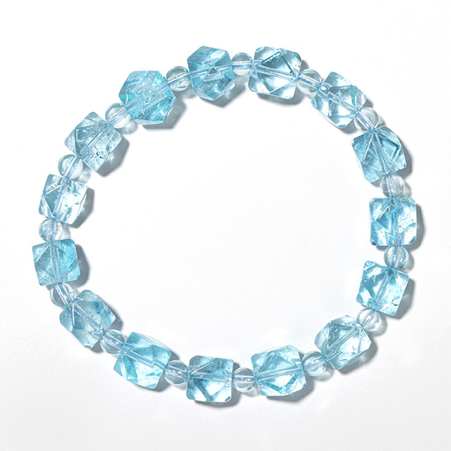 ブレスレット ブルートパーズ （ブラジル産） キューブ 8～9mm 15個 +