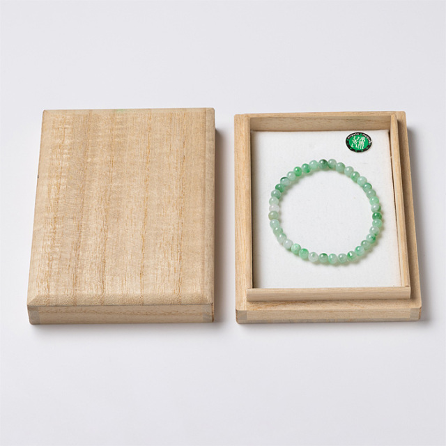 ブレスレット 糸魚川翡翠 （いといがわひすい） （海岸石） 5.5mm 37玉