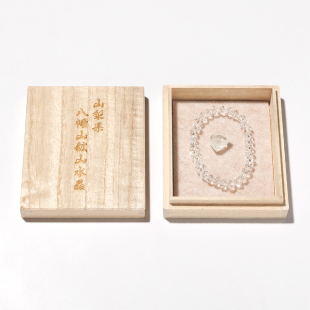 ブレスレット 白水晶 6A 8mm 32玉 連摺りカット （一級宝石研磨士 佐野敏幸氏作） （八幡山鉱山産）（純国産） 原石付 No.12 《ギャランティーカード付》