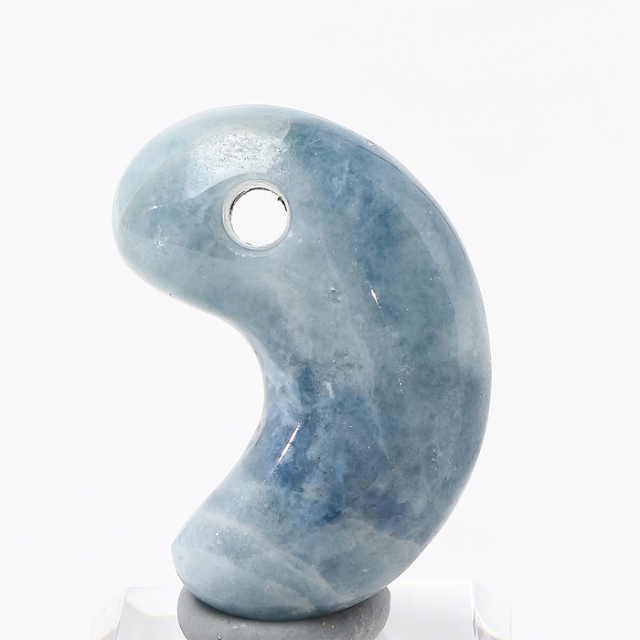 糸魚川翡翠（いといがわひすい） 勾玉 青ヒスイ （入コン沢産