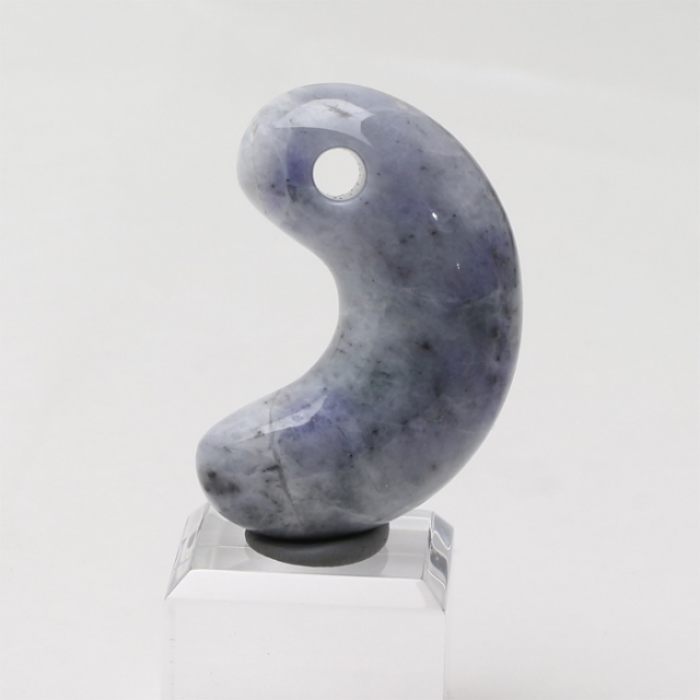 糸魚川翡翠（いといがわひすい） 勾玉 ラベンダー （小滝川産） No.261