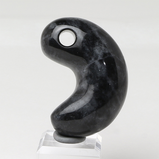 糸魚川翡翠（いといがわひすい） 勾玉 （青海川産） No.262 | 神棚・神