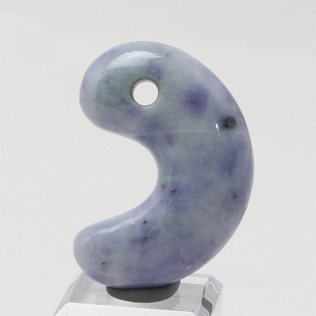 糸魚川翡翠（いといがわひすい） 勾玉 ラベンダー （青海川産） No.263