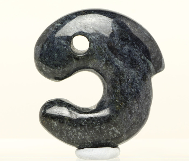 勾玉 神居古潭（カムイコタン）石 インディゴ 飛龍 No.9 《説明書付