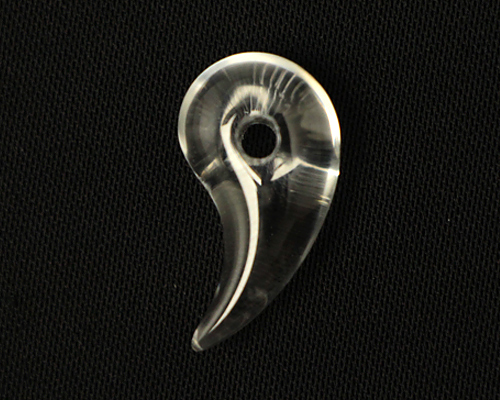 天然石　水晶の勾玉 1個売り 吉祥の霊鳥 鳳凰 素彫り水晶勾玉(まがたま) 縦約30mm×横