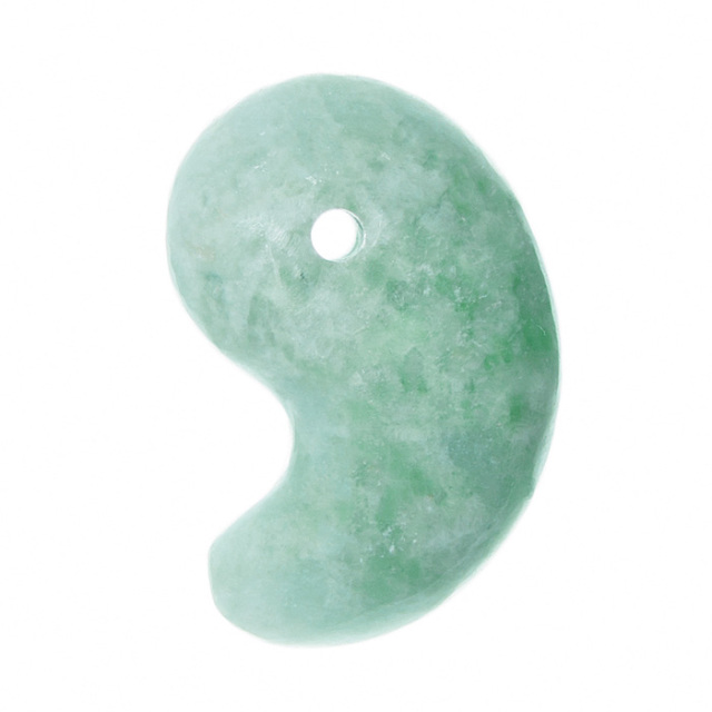 勾玉 糸魚川翡翠 （いといがわひすい） 透過 （姫川産） 桐箱付 No.344