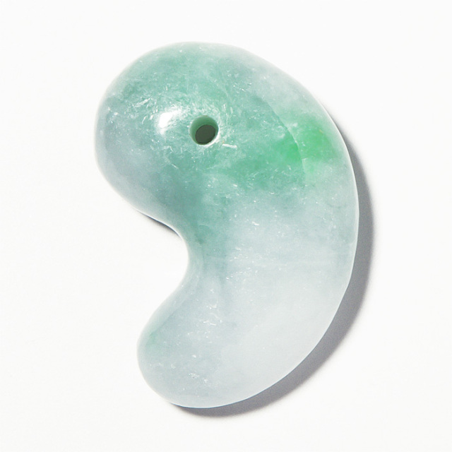 勾玉 糸魚川翡翠 （いといがわひすい） 透過 桐箱付 No.369