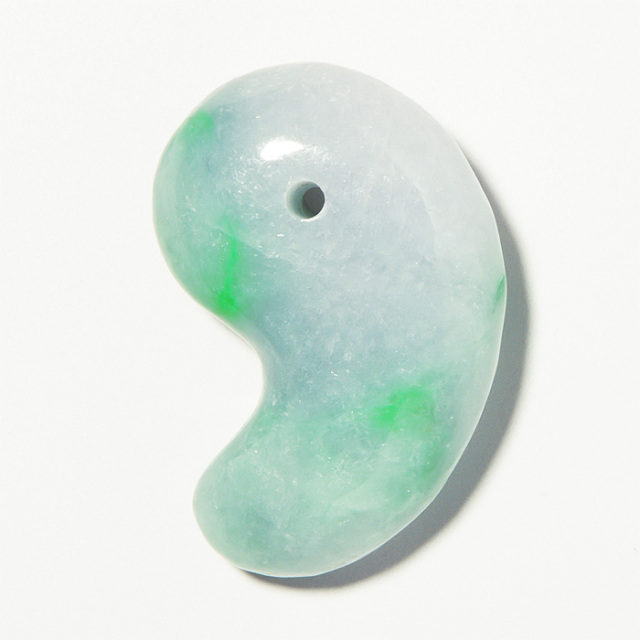 勾玉 糸魚川翡翠 （いといがわひすい） 透過 桐箱付 No.370