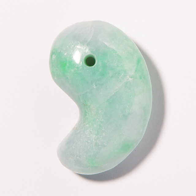 勾玉 糸魚川翡翠 （いといがわひすい） 透過 桐箱付 No.373