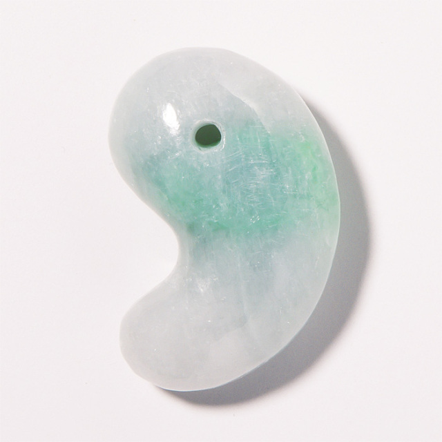 勾玉 糸魚川翡翠 （いといがわひすい） 透過 桐箱付 No.377