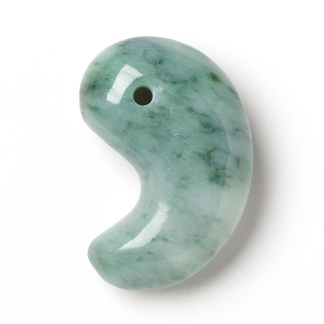 勾玉 糸魚川翡翠 （いといがわひすい） 透過 （姫川産） 桐箱付 No.380