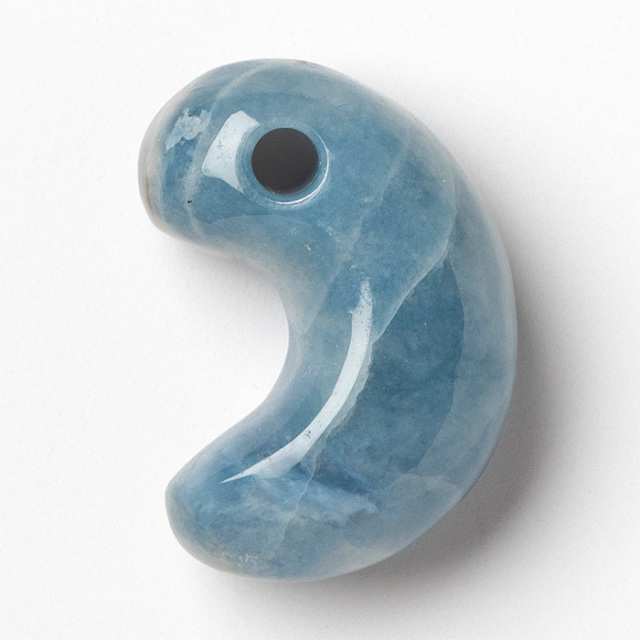 勾玉 糸魚川翡翠 （いといがわひすい） 青翡翠 （小滝川・入りコン沢産） No.383