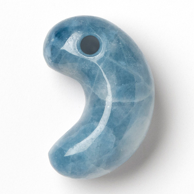 勾玉 糸魚川翡翠 （いといがわひすい） 青翡翠 （小滝川・入りコン沢産） No.384