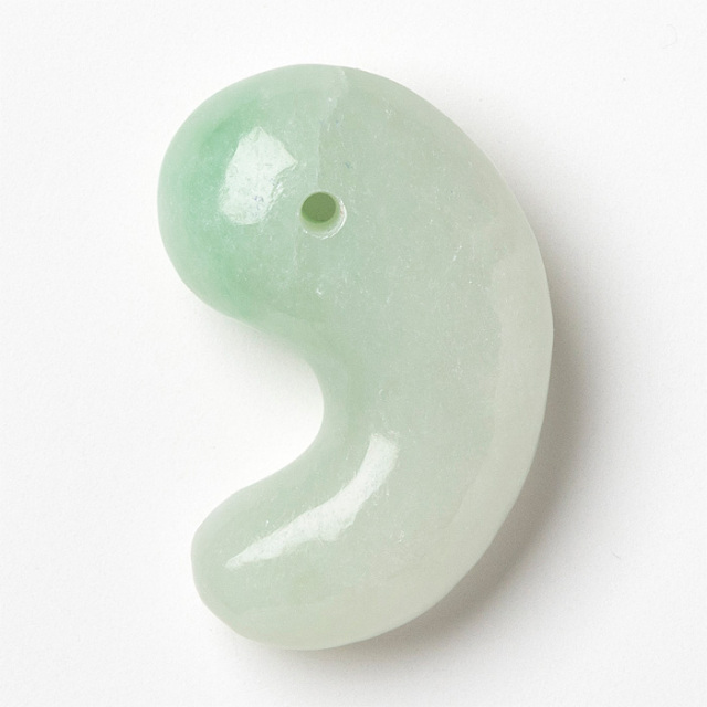 糸魚川翡翠‼️勾玉‼️糸巻き翡翠‼️希少‼️13.１g‼️送料無料‼️破格値‼️ 糸魚川ひすい勾玉-g | iichi 日々の暮らしを心地よくするハンドメイド
