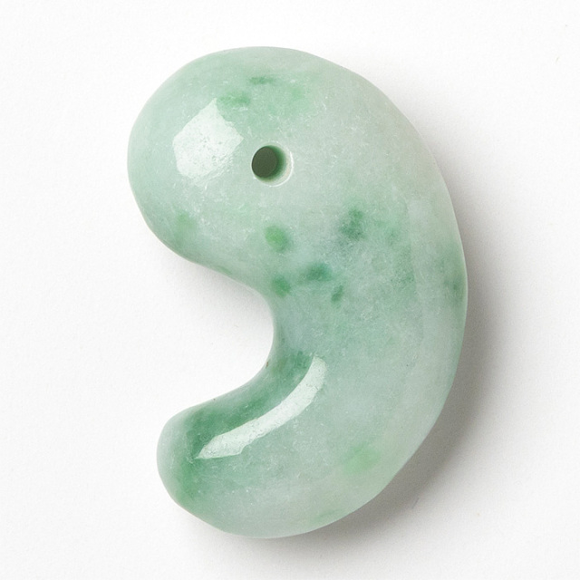 勾玉 糸魚川翡翠 （いといがわひすい） 透過 （姫川産） 桐箱付 No.388