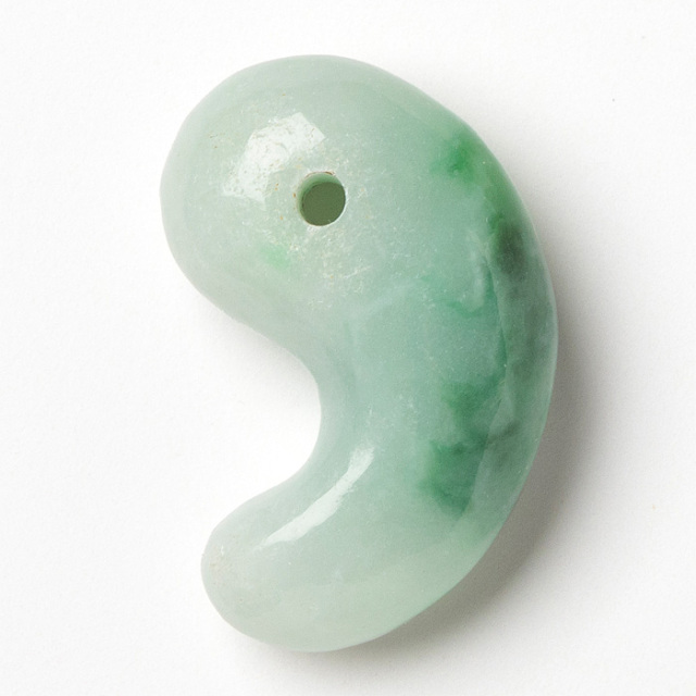 勾玉 糸魚川翡翠 （いといがわひすい） 透過 （姫川産） 桐箱付 No.389