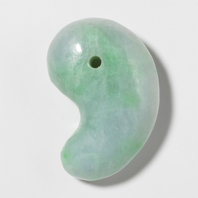 勾玉 糸魚川翡翠 （いといがわひすい） 透過 （姫川産） 桐箱付 No.394