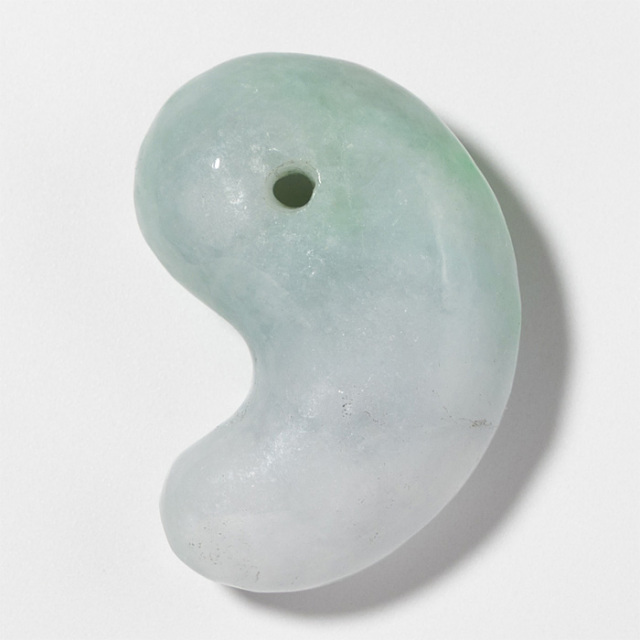 勾玉 糸魚川翡翠 （いといがわひすい） 透過 （姫川産） 桐箱付 No.395