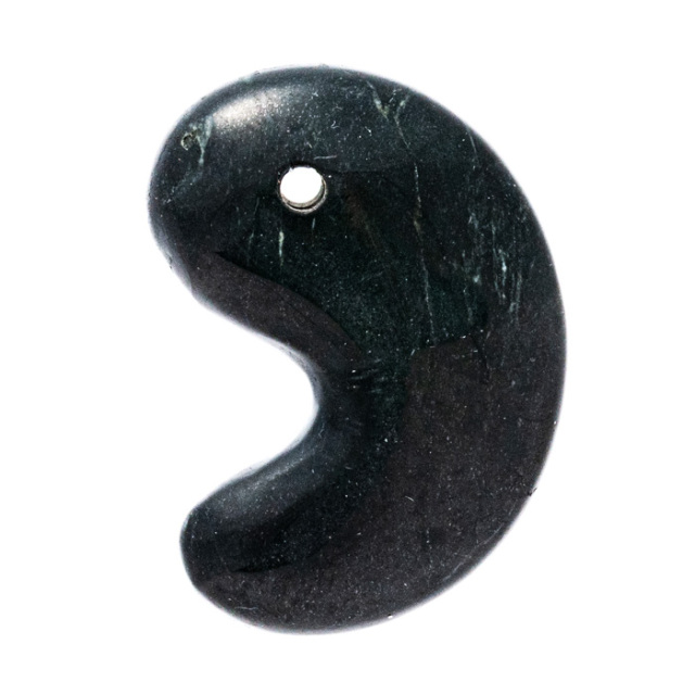 勾玉 神居古潭（カムイコタン） ブラック （北海道産） No.29 《説明