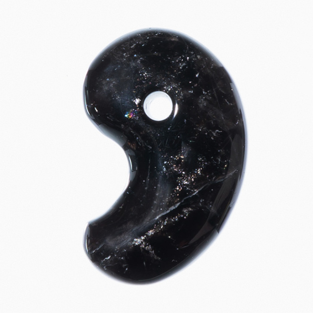 【天然石決算セール 30%off】古代勾玉 黒水晶 （一級宝石研磨士 佐野敏幸氏作） （黒平鉱山産）（純国産） No.57 《ギャランティーカード付》