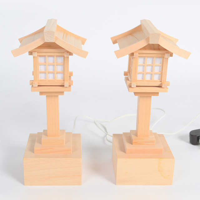 【アウトレット】 灯籠 桧 電池式 （プルスイッチ付） 小 No.10