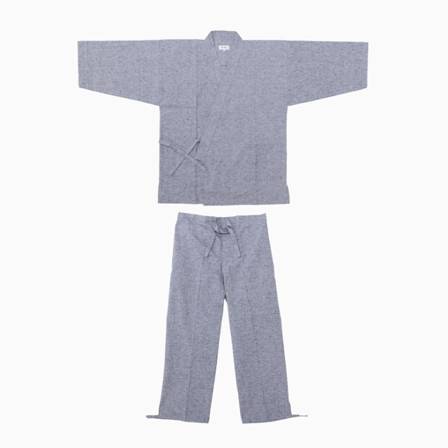 作務衣 久留米綿紬織 上下一組 （男性用） （薄グレー） No.35 作務衣 久留米綿紬織 上下一組 （男性用） （薄グレー） No.35 | 神棚