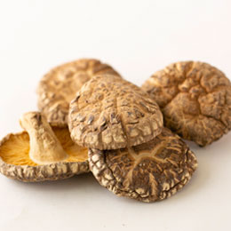 伊勢音特撰・大分産・原木栽培・中粒中厚・ご家庭向き・無農薬・天然・茶選椎茸・うまみ・だし