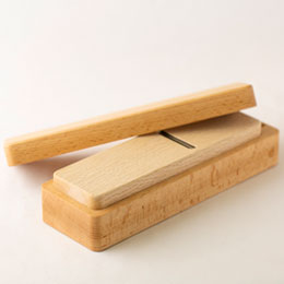 お洒落なデザイン・鰹節削り器・プレゼント・贈り物・刻印・永久保証・モダン