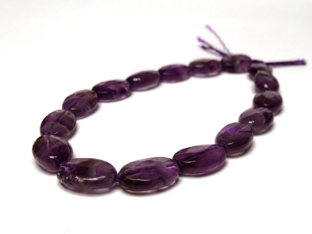 ケープアメジスト　オーバルカット　12x8x4mm　1/2連（17玉）