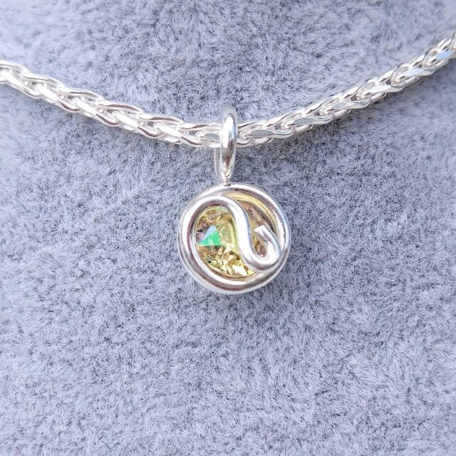 ペンダントトップ クリスタル 新色