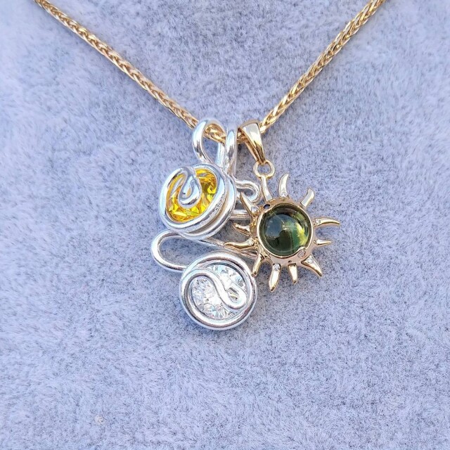 太陽ルチルペンダント 太陽ルチルクォーツ|ペンダントトップ - 高品質天然石のハンドメイド