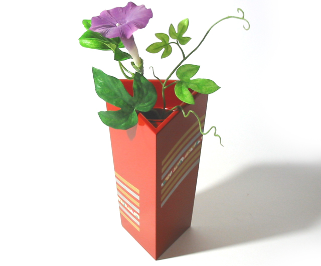 トライアングル花生け  木製 花器 花瓶（製造中止）