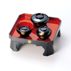 赤色円形漆器 膳 箱付き Amazon｜まえじゅう漆器 半月テーブル膳 赤・渕金 4993421207201